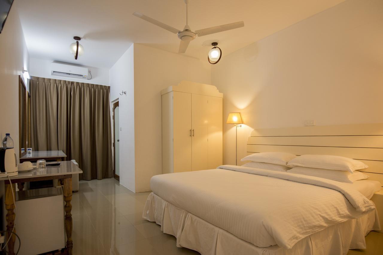 Dhigurah Retreat Beach Exterior photo